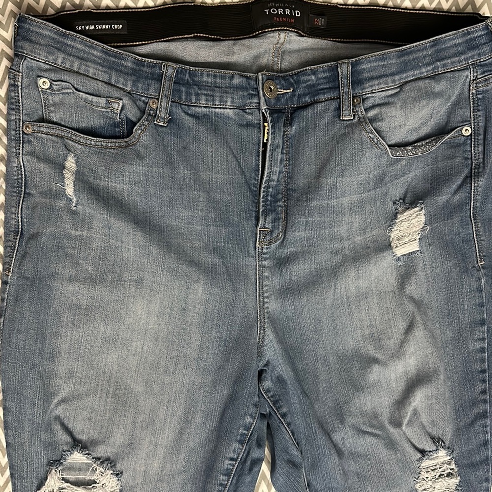 Torrid sky high skinny crop size 22